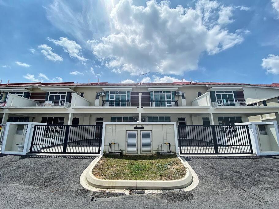 Desaru Twin Home 32Pax Bandar Penawar Exteriör bild